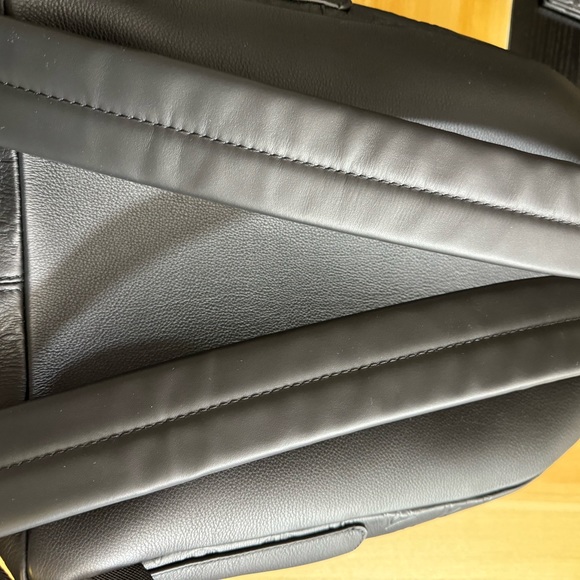 LV DISCOVERY BACKPACK. Have box , bag and receipt. - Picture 3 of 8